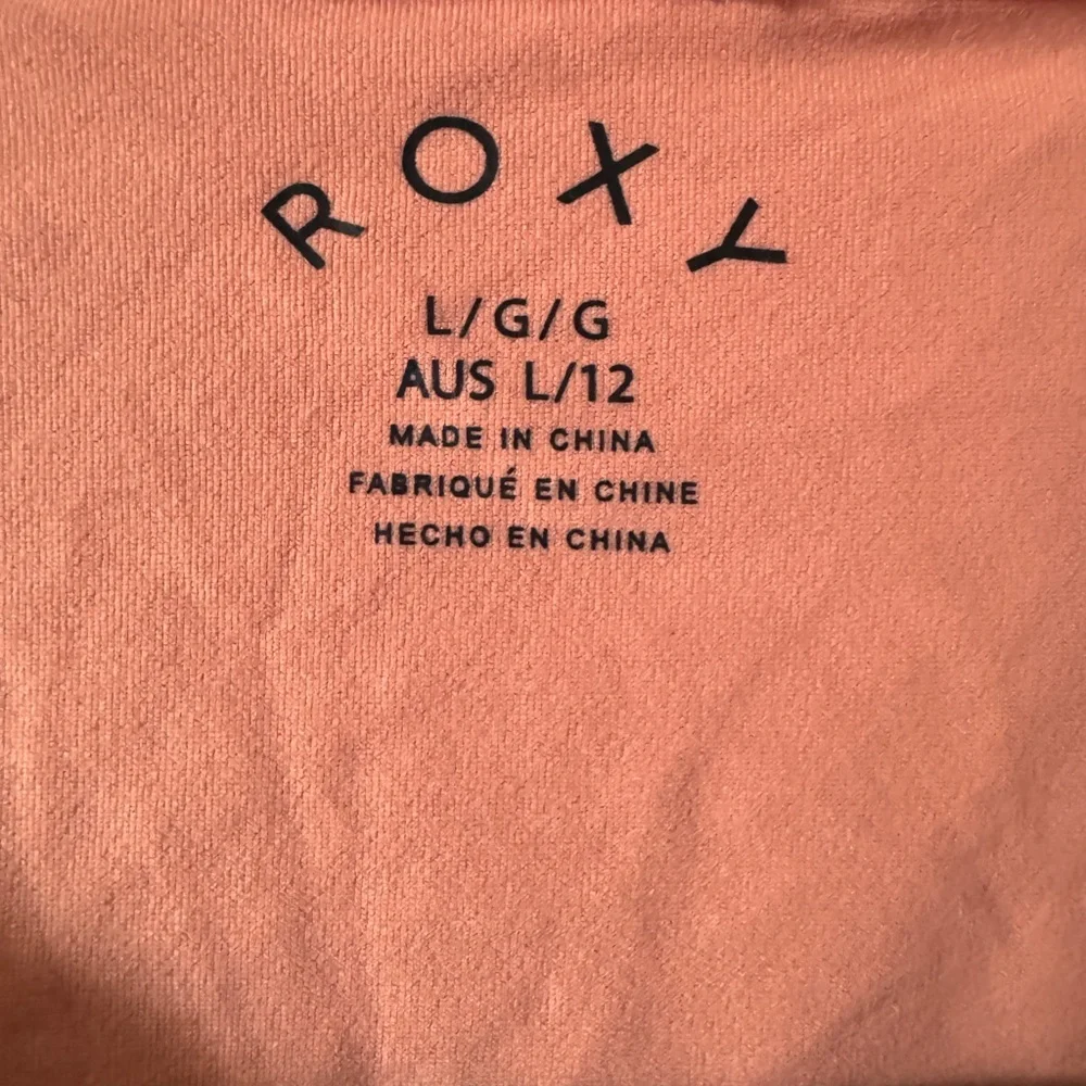 Roxy top coral